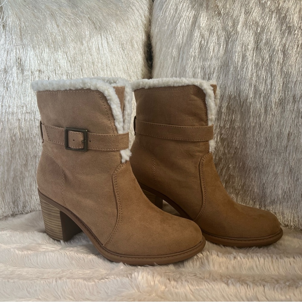 American Eagle by Payless Fuzzy Tan Winter Boots